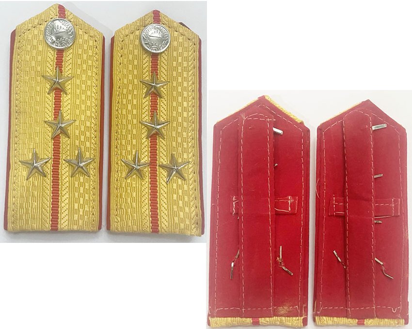 CAM230. P.R. OF KAMPUCHEA ARMY CAPTAINS SHOULDER STRAPS