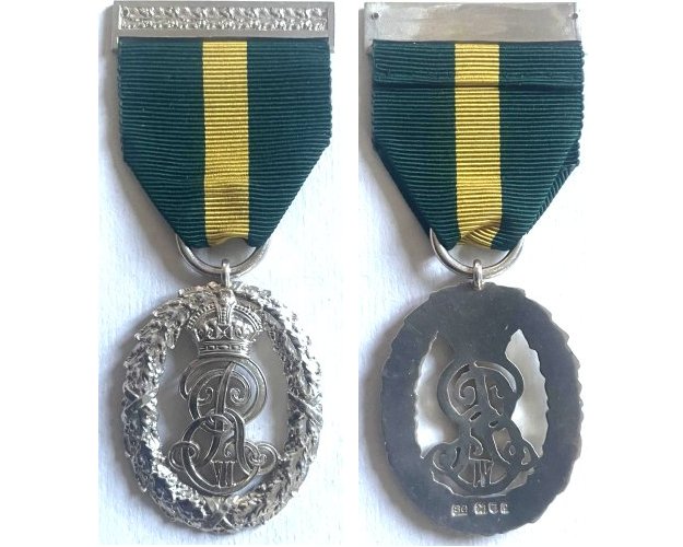 ESA025. VOLUNTEER DECORATION EVIIR centre, silver hallmarked