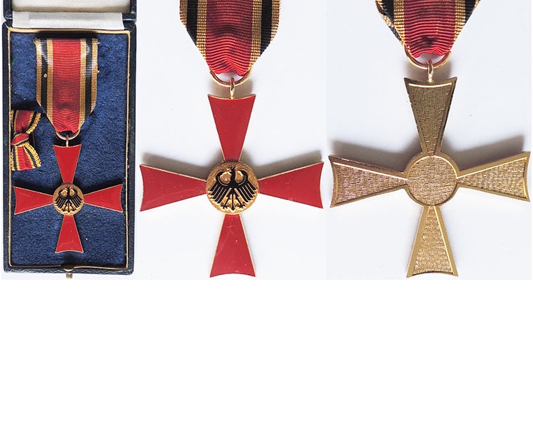 FM0672. SERVICE ORDER OF FEDERAL REPUBLIC OF GERMANY - 2nd Class