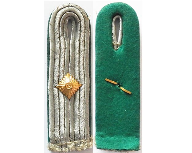 GC1417. LUFTWAFFE REICH AIR CONTROL OBERLEUTNANT SHOULDER STRAP